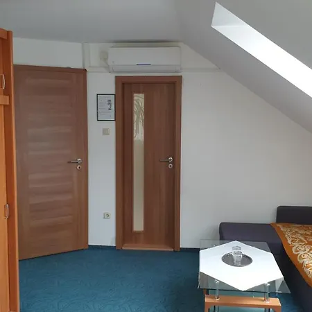 Veszprem Room Δωμάτια σε οικογενειακή κατοικία *